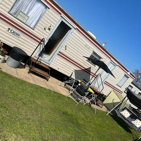 Отель The Samanda Van Newport Caravan Park Хемсби Экстерьер фото