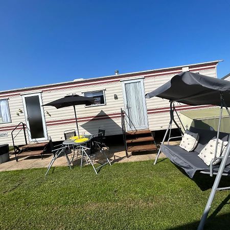 Отель The Samanda Van Newport Caravan Park Хемсби Экстерьер фото