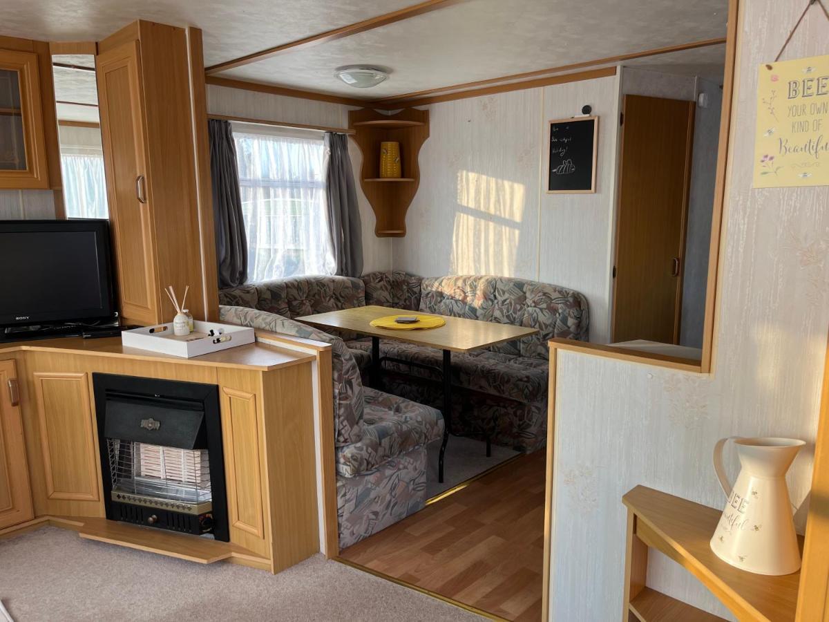 Отель The Samanda Van Newport Caravan Park Хемсби Экстерьер фото