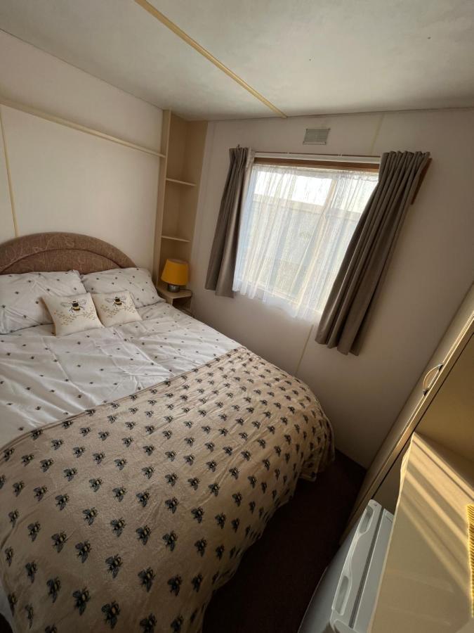 Отель The Samanda Van Newport Caravan Park Хемсби Экстерьер фото