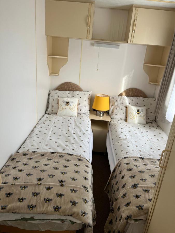 Отель The Samanda Van Newport Caravan Park Хемсби Экстерьер фото