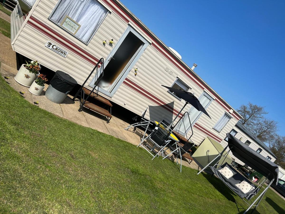 Отель The Samanda Van Newport Caravan Park Хемсби Экстерьер фото