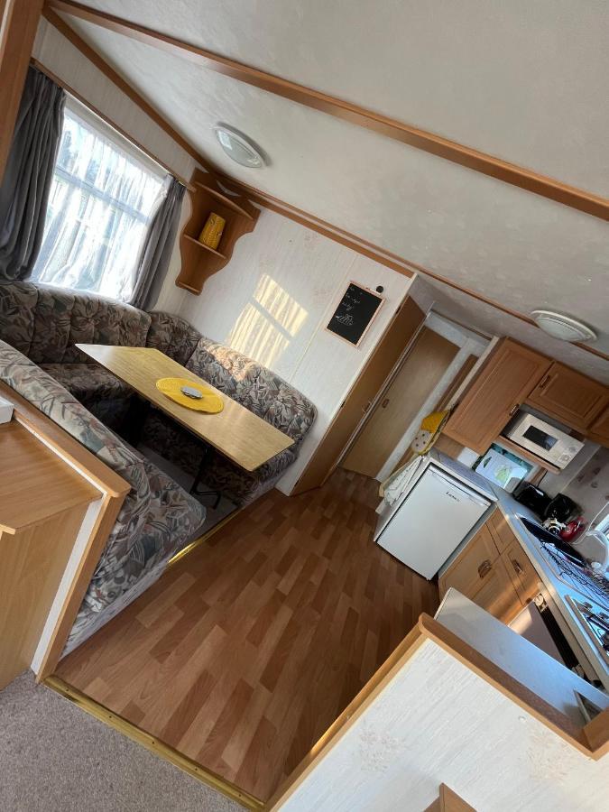 Отель The Samanda Van Newport Caravan Park Хемсби Экстерьер фото