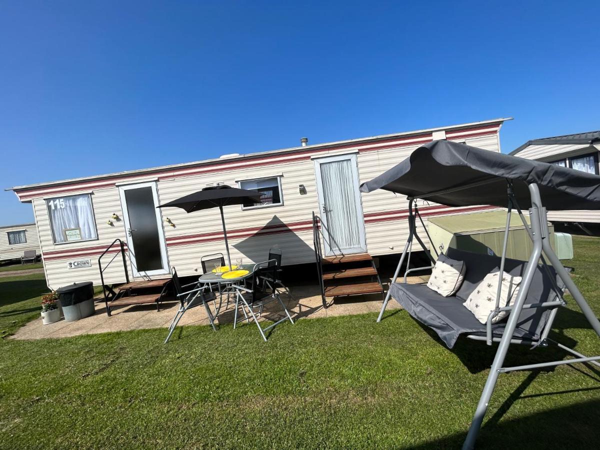 Отель The Samanda Van Newport Caravan Park Хемсби Экстерьер фото